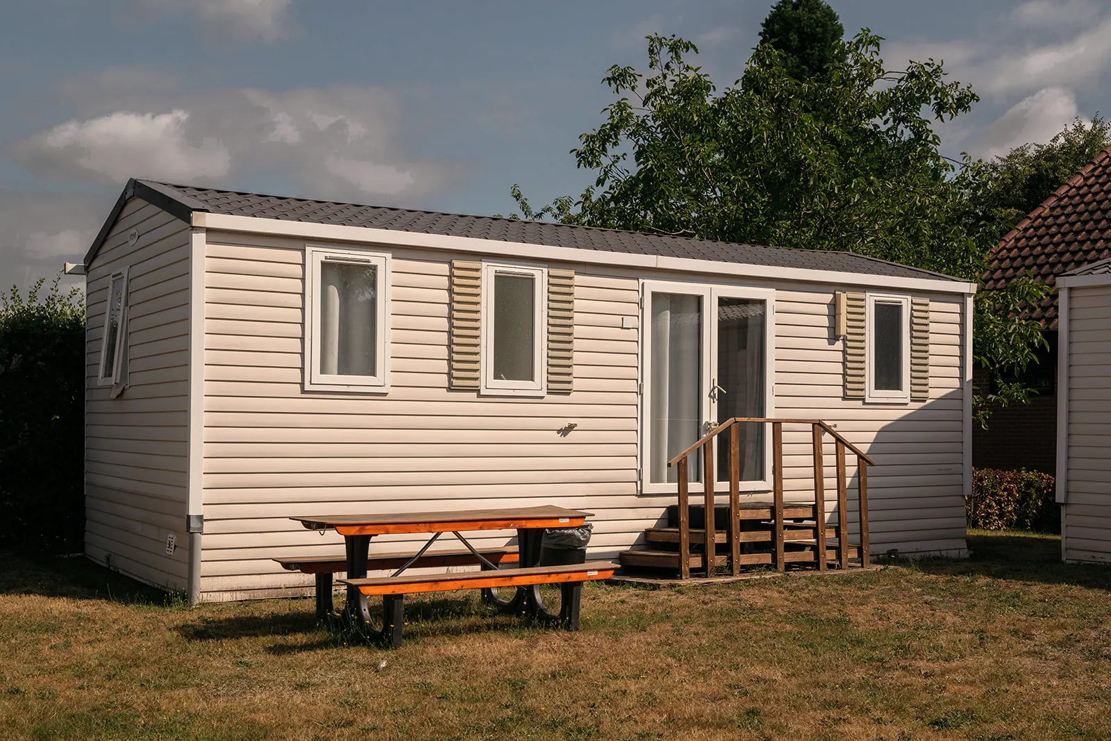 Lodge met terras en picknicktafel